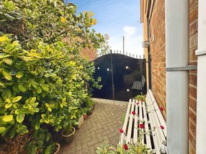 TOPPESFIELD AVENUE- click for photo gallery